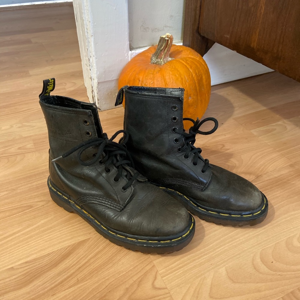 Vintage 90’s Made in England Dr. Martens UK4 US6